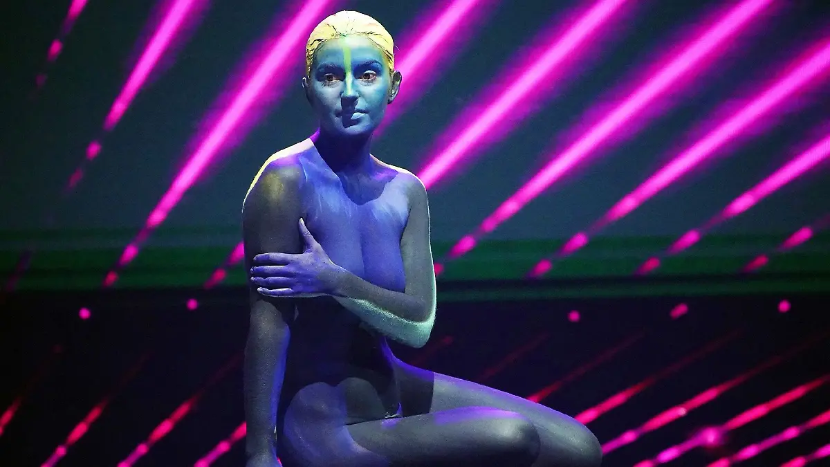 Bodypainter, LED-Show mit Tanz und Akrobatik