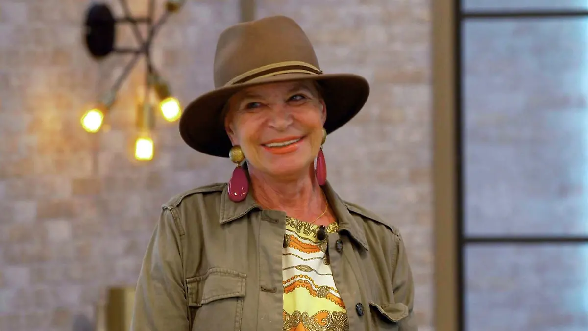 Captains Chair / Goldarmband mit verschiedenen Achaten / Tabakschneidemaschine