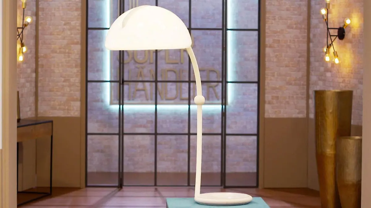 Martinelli Stehlampe / Stoppuhr / Champagne Geiling Schild / Mario Valentino Duffle Bag