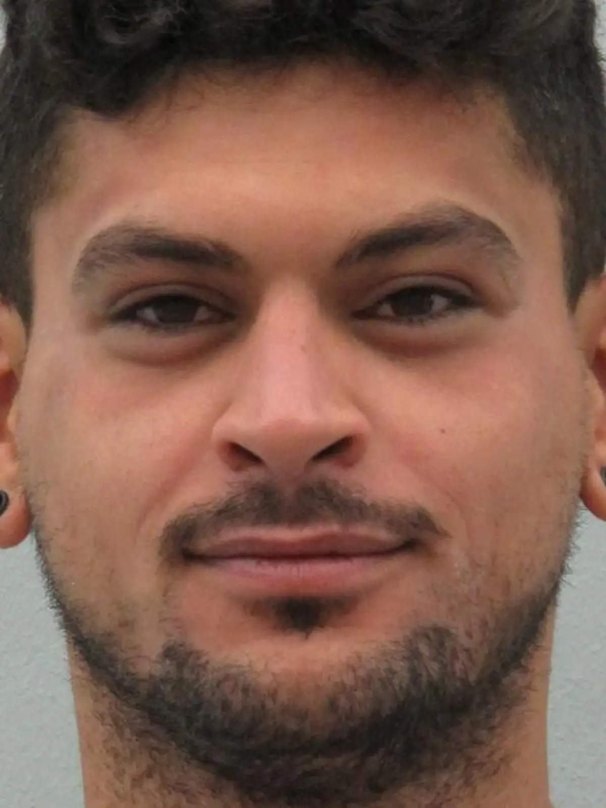Mit Hilfe des Fotos von Ilker A. sucht die Polizei nach seinem Opfer.