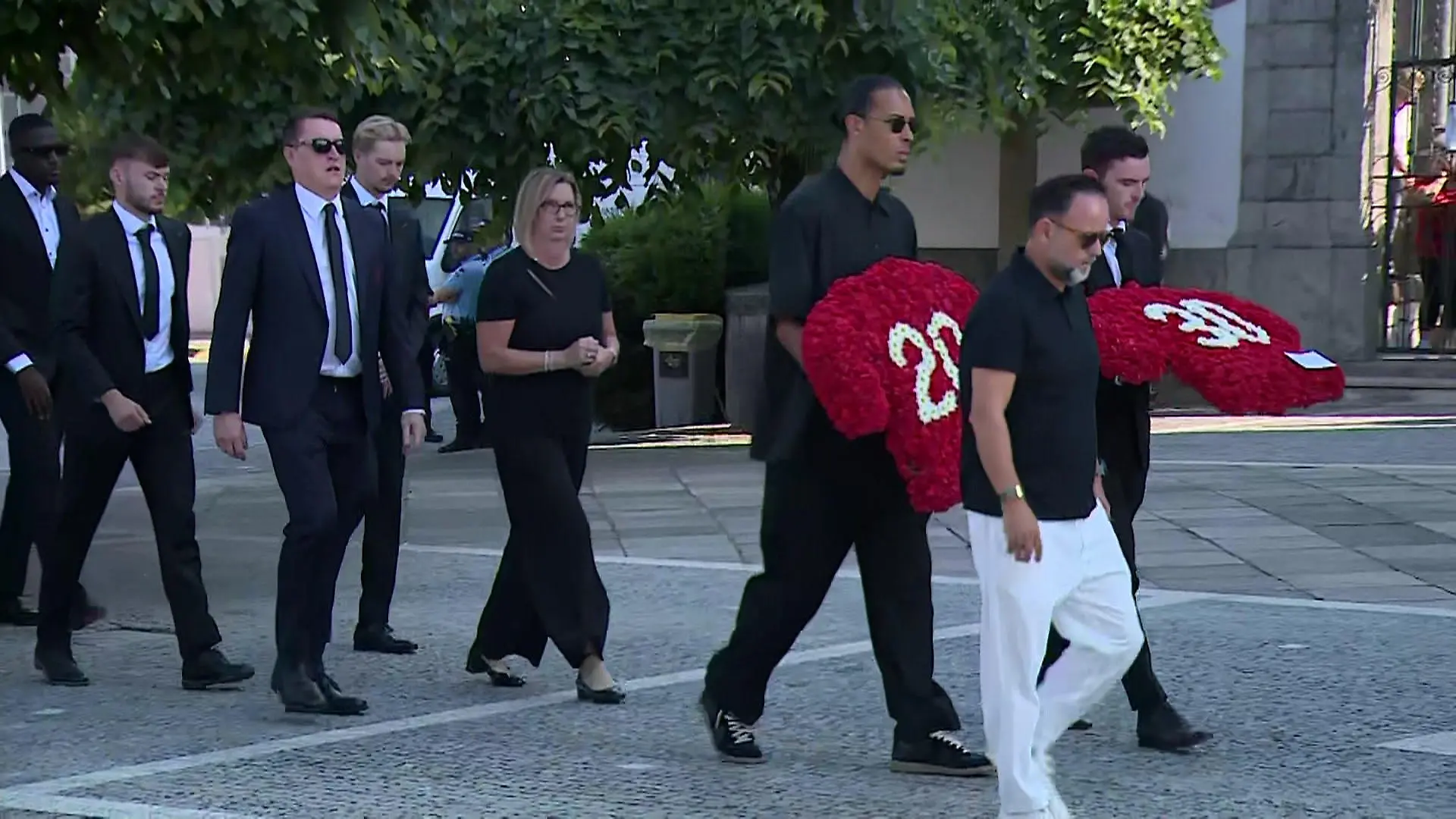 Familie, Freunde und Fans nehmen Abschied von Diogo Jota (†28) Trauerfeier in seiner Geburtsstadt Gondomar