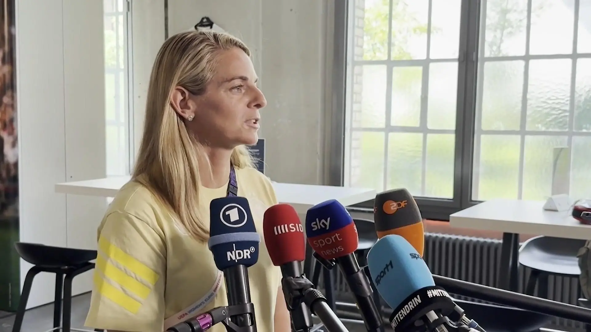 DFB-Sportdirektorin setzt auf „jetzt erst recht“-Mentalität Nach EM-Aus für Giulia Gwinn