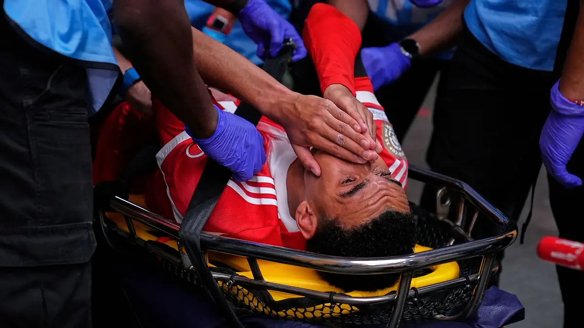 Fußball-Nationalspieler Jamal Musiala fällt wegen eines Wadenbeinbruchs lange aus.