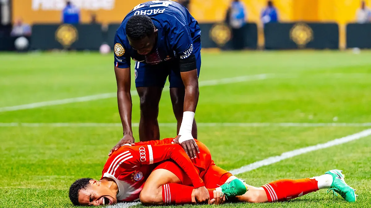 Fußball-Nationalspieler Jamal Musiala fällt wegen eines Wadenbeinbruchs lange aus.