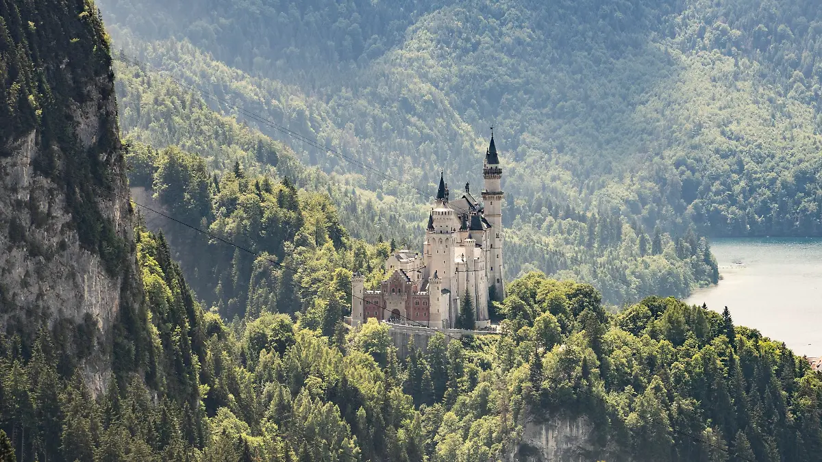 Schloss Neuschwanstein im Allgäu ist das bekannteste der vier Schlösser von Ludwig II. (Archivbild)