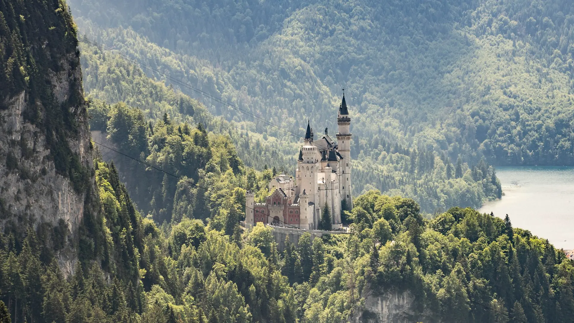 Schloss Neuschwanstein im Allgäu ist das bekannteste der vier Schlösser von Ludwig II. (Archivbild)