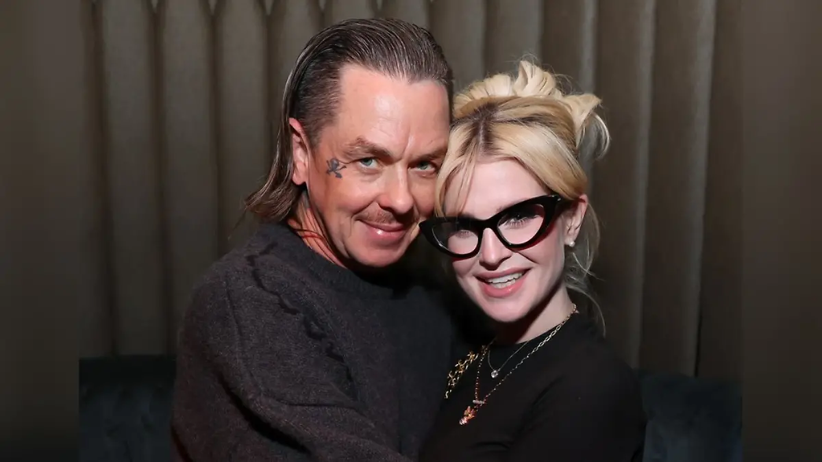 Sid Wilson und Kelly Osbourne kennen sich seit 1999 und wurden 2022 ein Paar. Sie haben einen gemeinsamen Sohn.