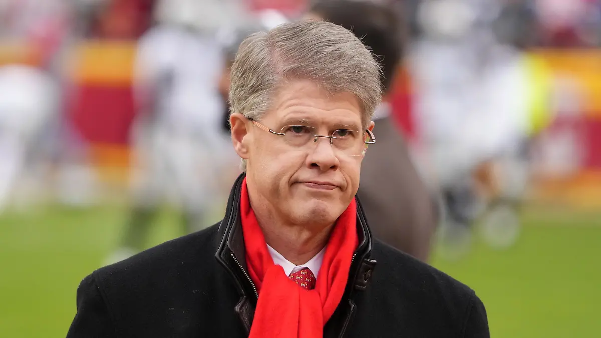 Chiefs-Boss Clark Hunt während der NFL-Partie gegen die Las Vegas Raiders am 25. Dezember 2023 in Kansas City, Missouri. (Photo by Kirby Lee/Getty Images)