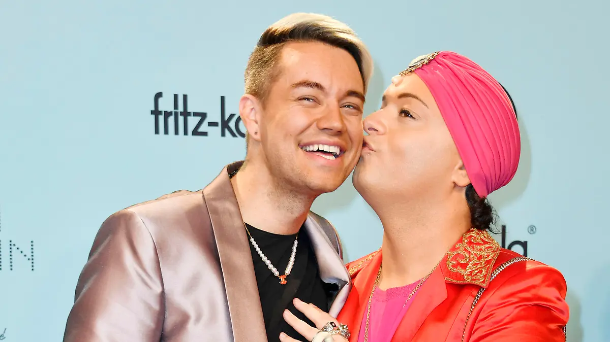 Marcell Damaschke und Julian F.M. Stoeckel bei der Premiere des Musicals 'Romeo & Julia - Liebe ist alles' im Stage Theater des Westens. Berlin, 19.03.2023