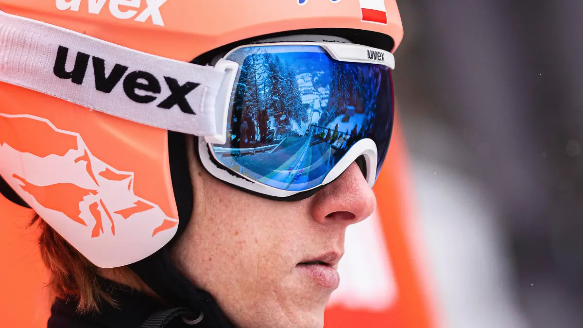 ARCHIV - 27.01.2023, Österreich, Bad Mitterndorf: Ski nordisch/Skispringen: Weltcup, Skifliegen, Herren, Training: David Kubacki aus Polen bereitet sich auf das Probespringen vor. Nun hat er die Saison vorzeitig beendet. (zu dpa: «Frau in Lebensgefahr: Skispringer Kubacki beendet Saison») Foto: Florian Schroetter/AP/dpa +++ dpa-Bildfunk +++