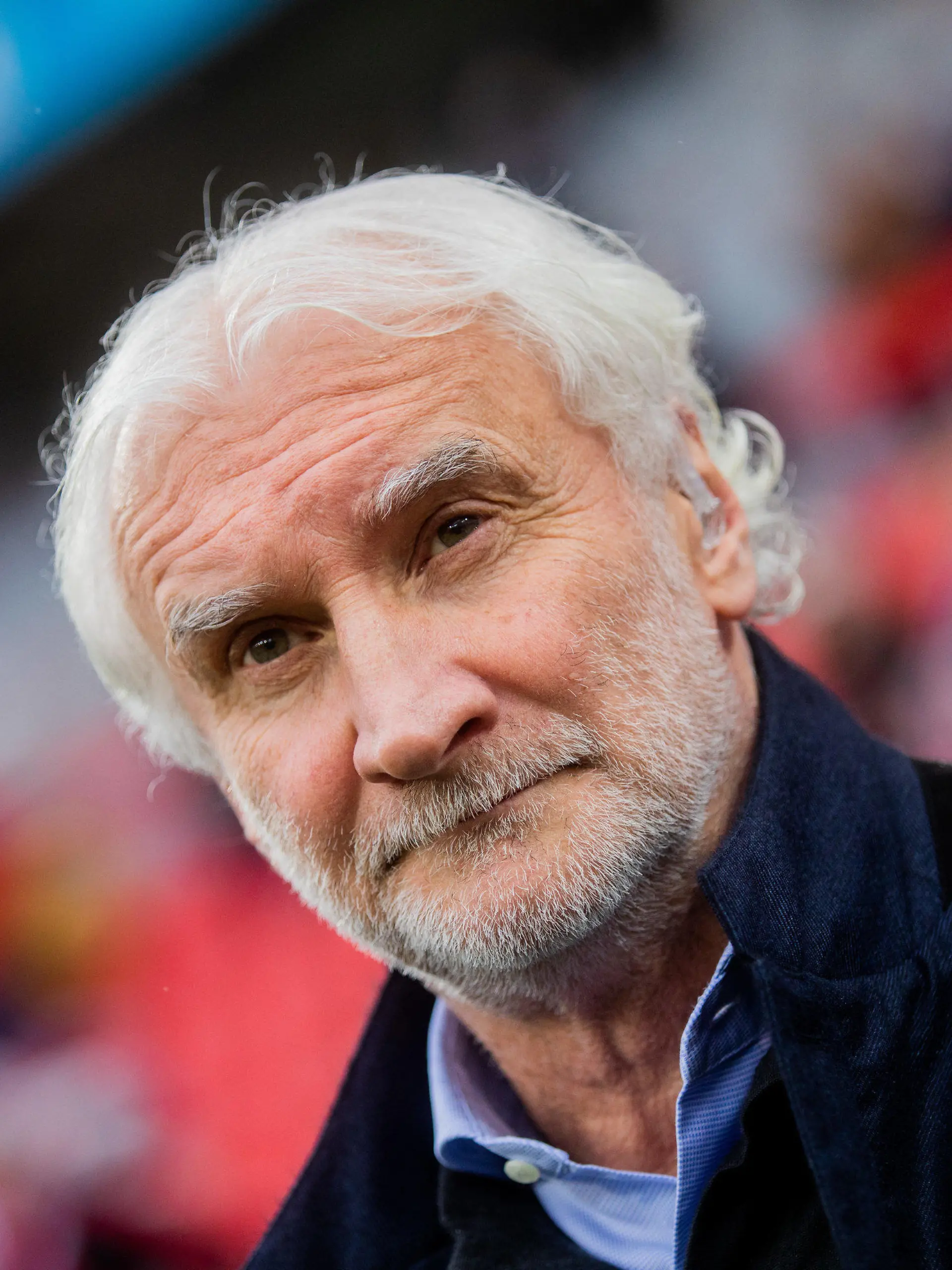 ARCHIV - 23.02.2020, Nordrhein-Westfalen, Leverkusen: Fußball: Bundesliga, Bayer Leverkusen - FC Augsburg, 23. Spieltag in der BayArena. Leverkusens Sportchef Rudi Völler. Führung und Spieler von Fußball-Bundesligist Bayer Leverkusen sind laut Sport-Geschäftsführer Rudi Völler angesichts der Coronakrise zu einem Gehaltsverzicht bereit. Foto: Rolf Vennenbernd/dpa +++ dpa-Bildfunk +++