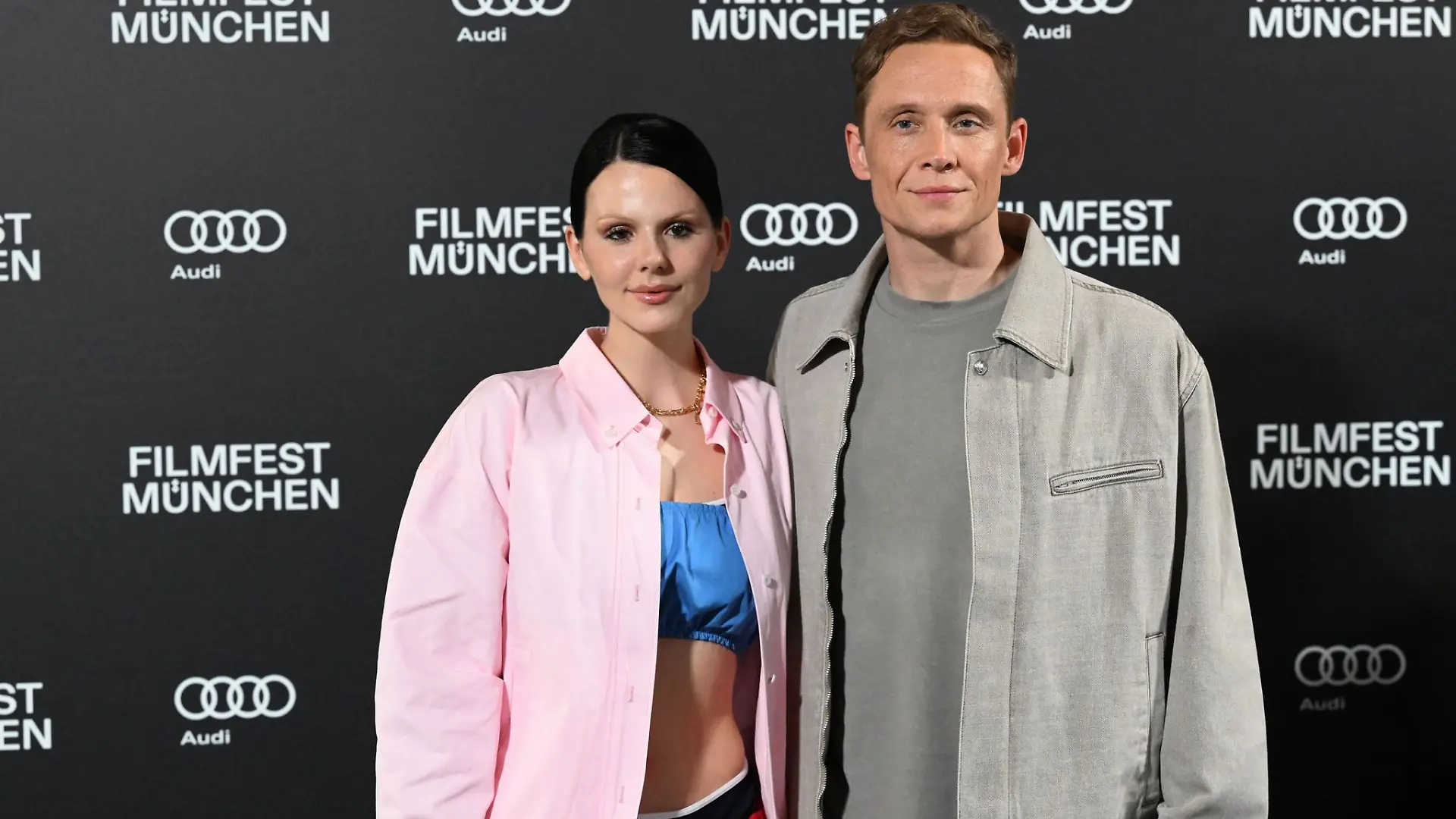 Matthias Schweighöfer und Ruby O. Fee vertreiben sich gern auch mal die Zeit zu Hause. (Archivfoto)