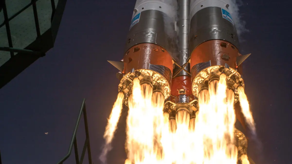 The Soyuz MS-16 spacecraft carrying the crew formed of Chris Cassidy of NASA, Anatoly Ivanishin and Ivan Vagner of the Russian space agency Roscosmos blasts off to the International Space Station (ISS) from the launchpad at the Baikonur Cosmodrome, Kazakhstan April 9, 2020. Russian space agency Roscosmos/Handout via REUTERS ATTENTION EDITORS - THIS IMAGE HAS BEEN SUPPLIED BY A THIRD PARTY. MANDATORY CREDIT. TPX IMAGES OF THE DAY