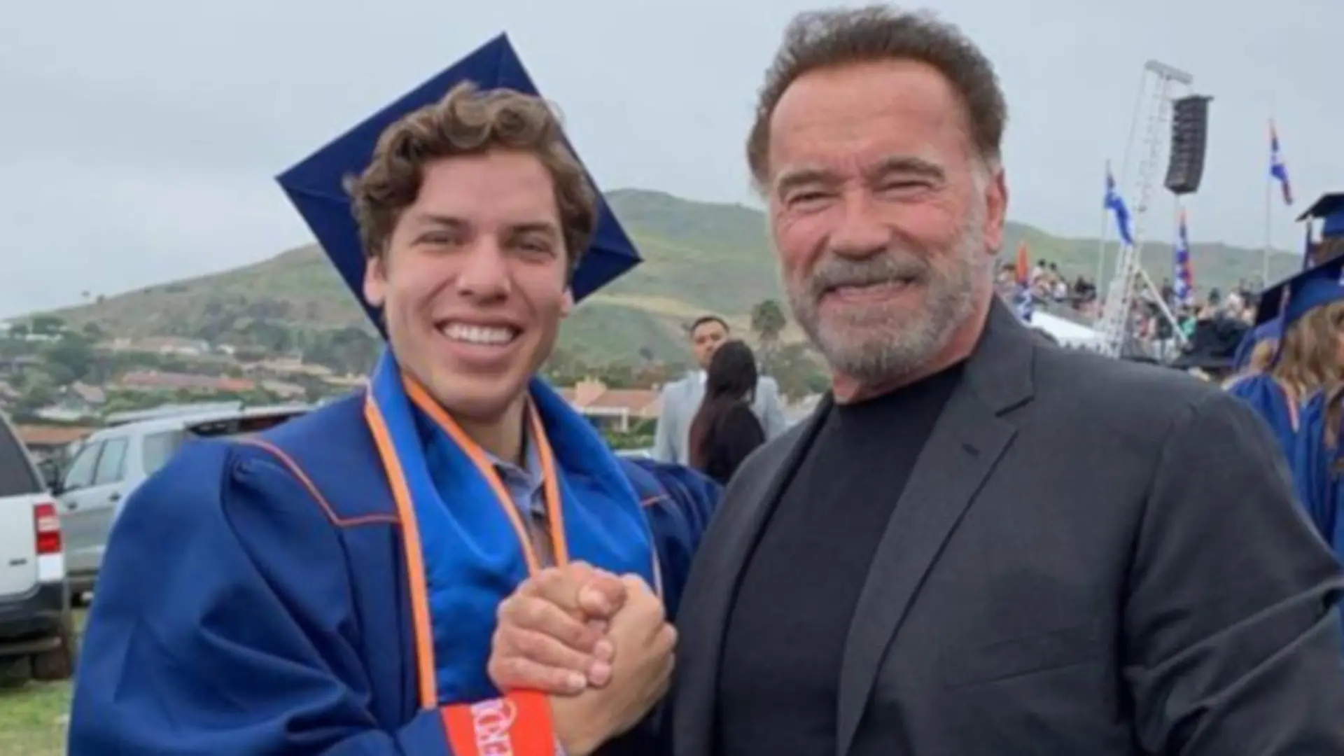 Arnie gratuliert seinem Sohn Joseph