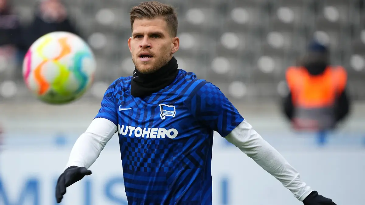 ARCHIV - 11.03.2023, Berlin: Fußball: Bundesliga, Hertha BSC - FSV Mainz 05, 24. Spieltag, Olympiastadion, Herthas Florian Niederlechner beim Training vor dem Spiel. Niederlechner wechselte im Januar nach Berlin. (zu dpa: «Hertha-Co-Trainer Bulut lobt Niederlechners Arbeit für die Mannschaft») Foto: Soeren Stache/dpa - WICHTIGER HINWEIS: Gemäß den Vorgaben der DFL Deutsche Fußball Liga bzw. des DFB Deutscher Fußball-Bund ist es untersagt, in dem Stadion und/oder vom Spiel angefertigte Fotoaufnahmen in Form von Sequenzbildern und/oder videoähnlichen Fotostrecken zu verwerten bzw. verwerten zu lassen. +++ dpa-Bildfunk +++