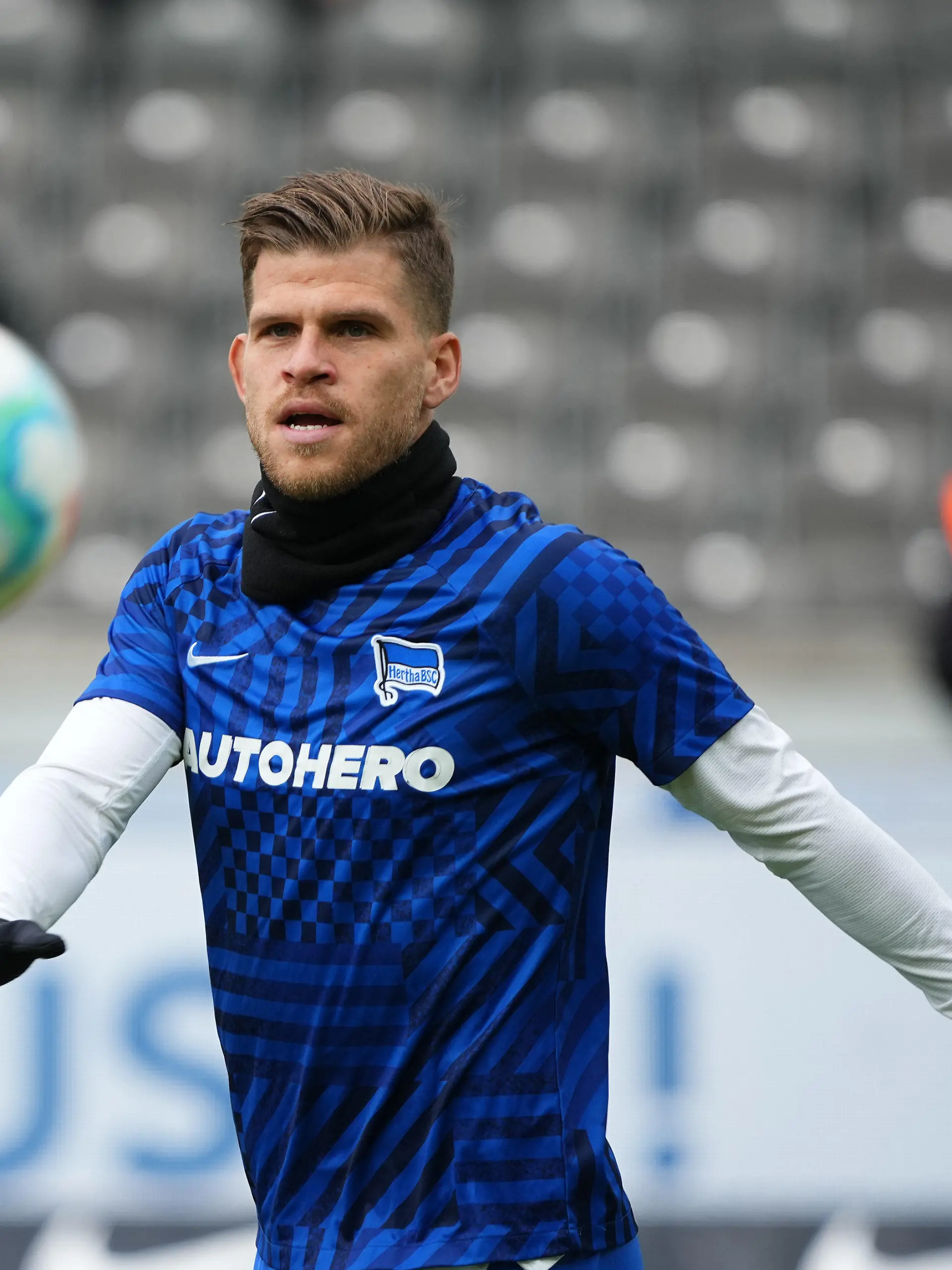 ARCHIV - 11.03.2023, Berlin: Fußball: Bundesliga, Hertha BSC - FSV Mainz 05, 24. Spieltag, Olympiastadion, Herthas Florian Niederlechner beim Training vor dem Spiel. Niederlechner wechselte im Januar nach Berlin. (zu dpa: «Hertha-Co-Trainer Bulut lobt Niederlechners Arbeit für die Mannschaft») Foto: Soeren Stache/dpa - WICHTIGER HINWEIS: Gemäß den Vorgaben der DFL Deutsche Fußball Liga bzw. des DFB Deutscher Fußball-Bund ist es untersagt, in dem Stadion und/oder vom Spiel angefertigte Fotoaufnahmen in Form von Sequenzbildern und/oder videoähnlichen Fotostrecken zu verwerten bzw. verwerten zu lassen. +++ dpa-Bildfunk +++