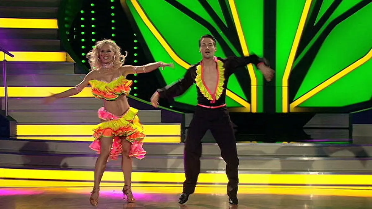 Alexander Klaws tanzt sich mit einer Samba an die Spitze Let's Dance 2014: Fünfte Liveshow