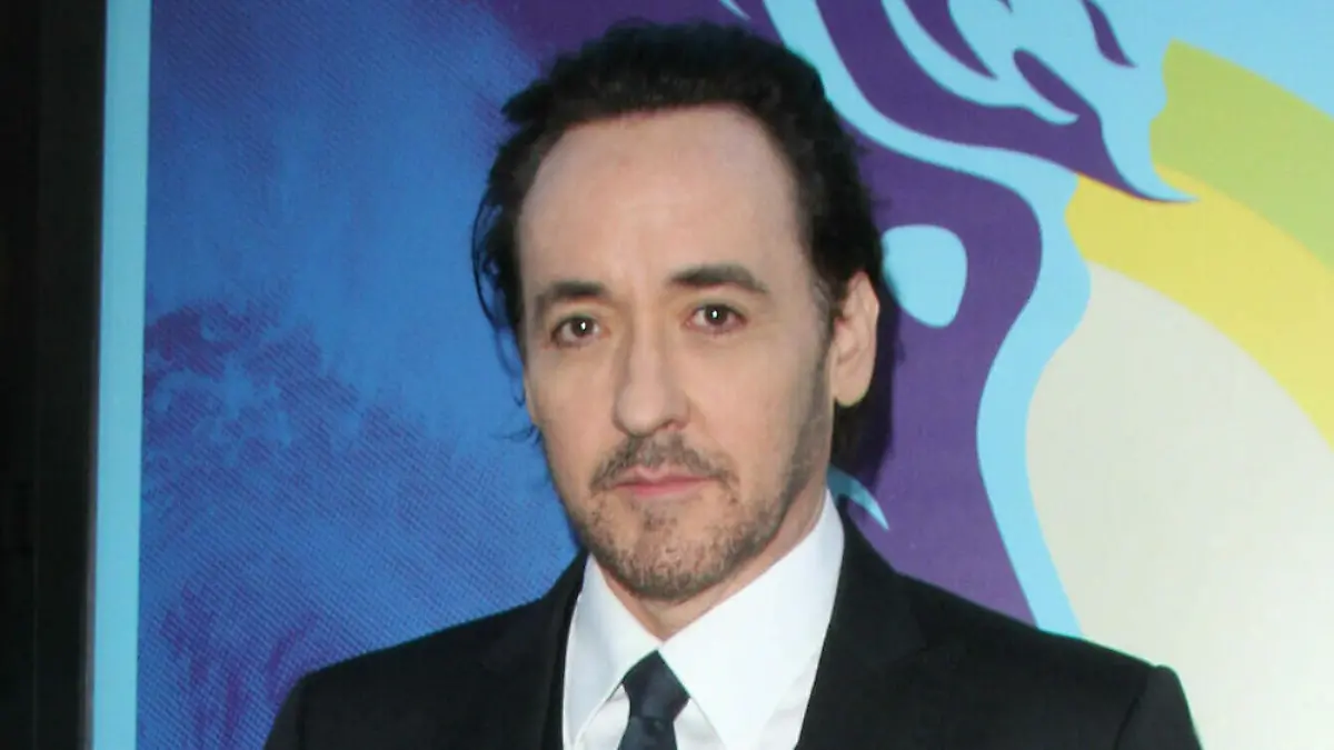 John Cusack und Co. fallen auf Corona-Verschwörungstheorien herein