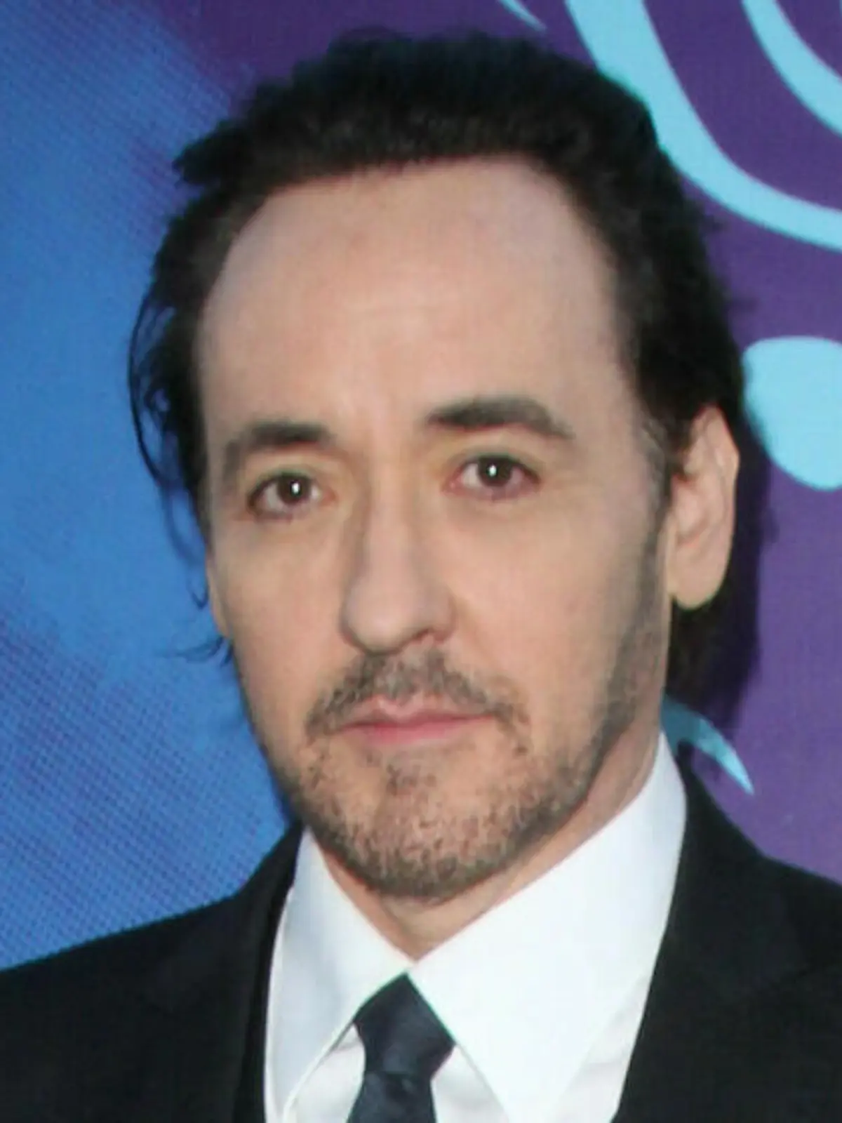 John Cusack und Co. fallen auf Corona-Verschwörungstheorien herein