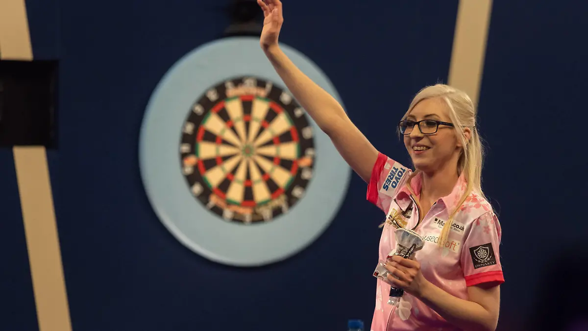 PDC World Darts Championship 2022 Fallon Sherrock England defeated in her Round 1 match with Steve Beaton England not in picture, during the PDC World Darts Championship 2022, at Alexandra Palace, London, United Kingdom on 19 December 2021. London Alexandra Palace London United Kingdom Editorial use only , Copyright: xIanxStephenx PSI-14252-0112
