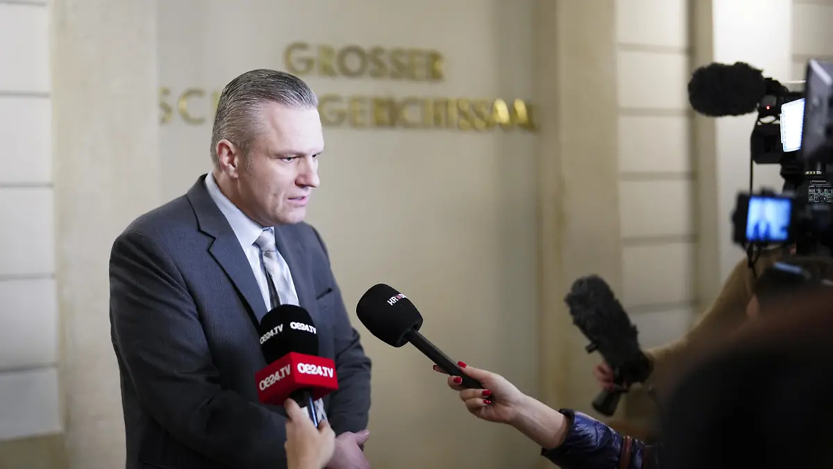 ABD0022_20230201 - WIEN - ÖSTERREICH: Anwalt Manfred Arbacher-Stöger anl. der Fortsetzung des Terror-Prozesses zum Anschlag in Wien, aufgenommen am Mittwoch 01. Februar 2023, in Wien. - FOTO: APA/EVA MANHART - 20230201_PD1286