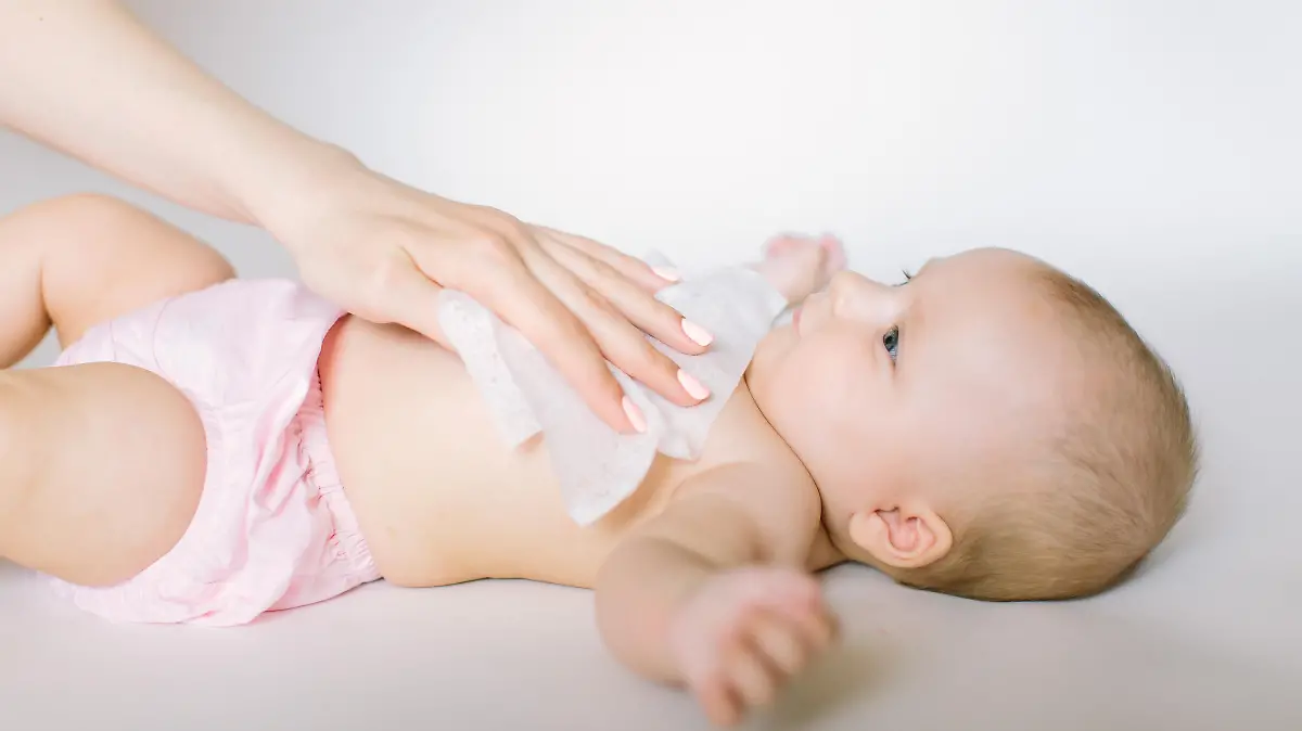 Feuchttücher sind im Alltag mit Babys und Kleinkinder überlebensnotwendig. Wir zeigen, wie Sie selbst welche herstellen.