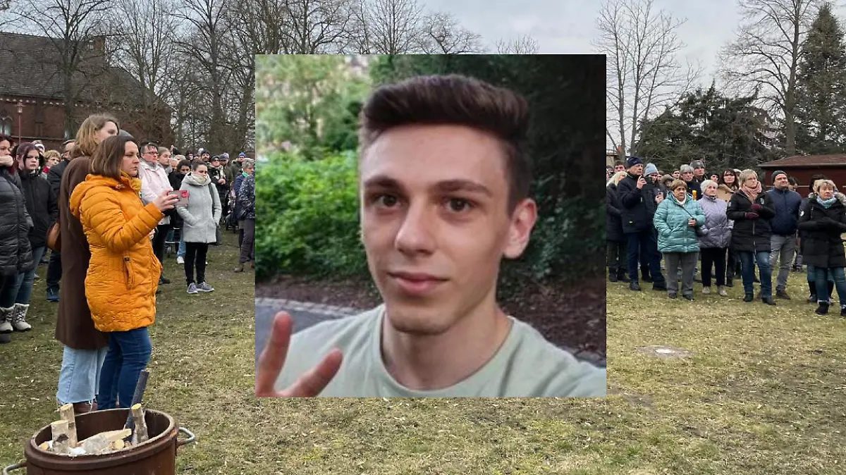 Viele Menschen versammeln sich am 12. März 2023 in Döbern. Sie sind zu einem Hoffnungsmarsch für den in Südafrika vermissten Nick Frischke aus ihrem Ort zusammengekommen.