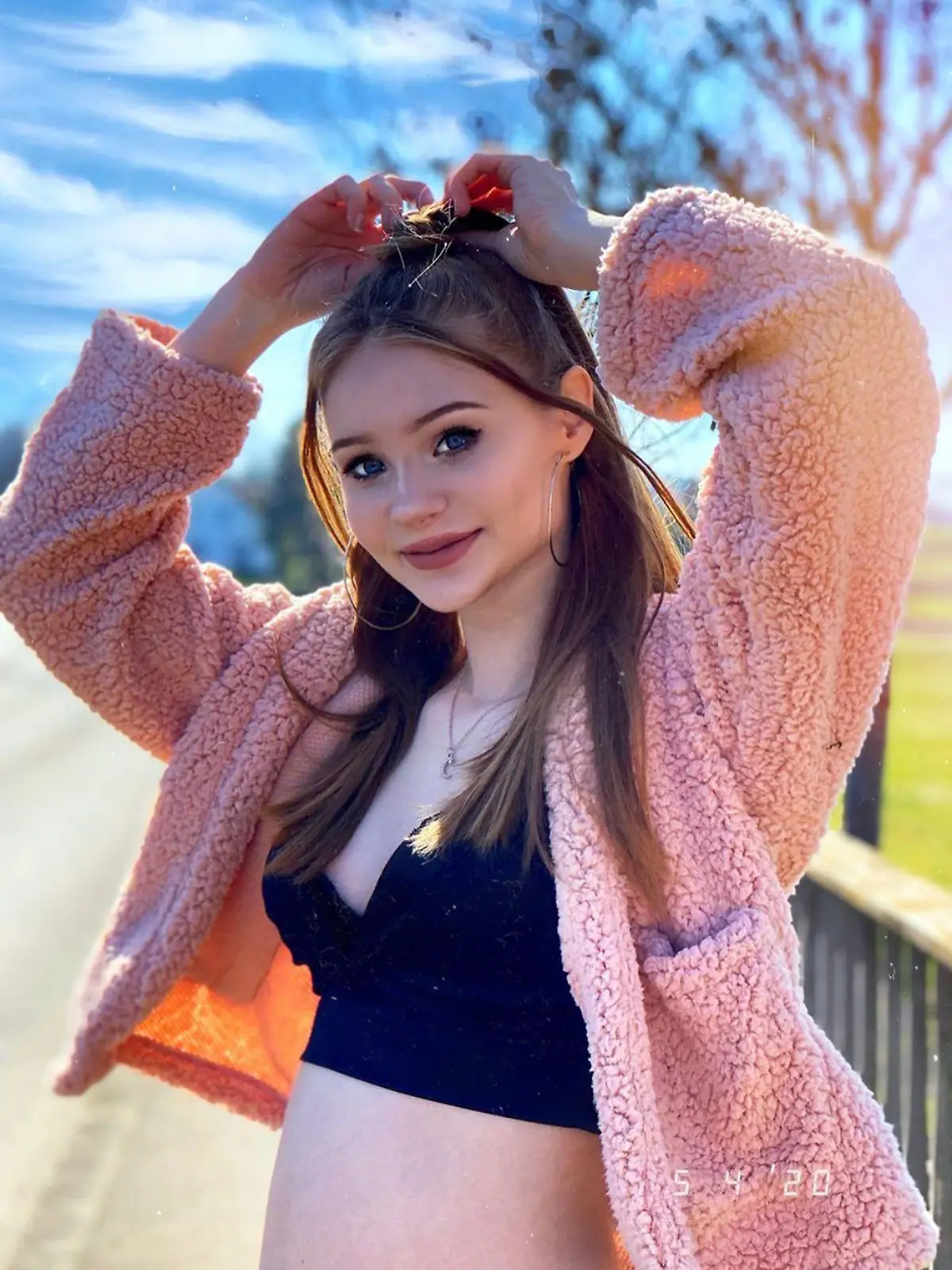 Jasi_xx3 ist mit gerade mal 17 Jahren schwanger