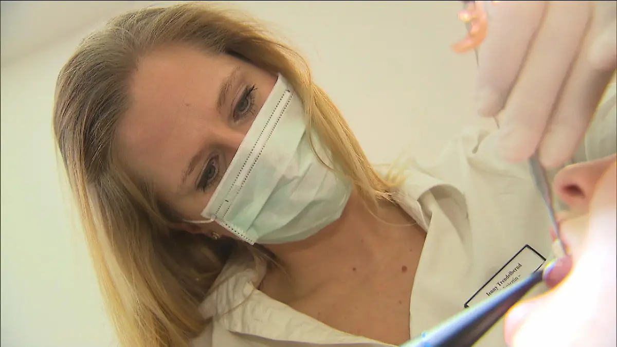 Videosprechstunde beim Zahnarzt - so geht's! Mund auf - Kamera rein!