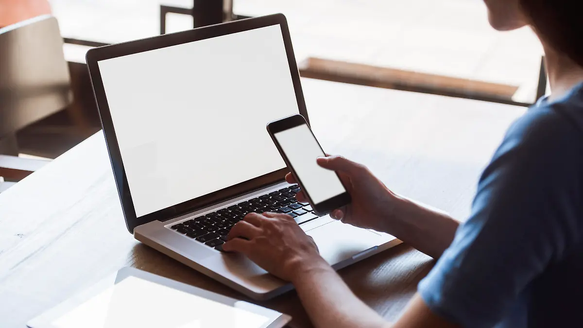 Ihr PC hat keine Kamera? So funktionieren Sie ihr Smartphone zur Webcam um.