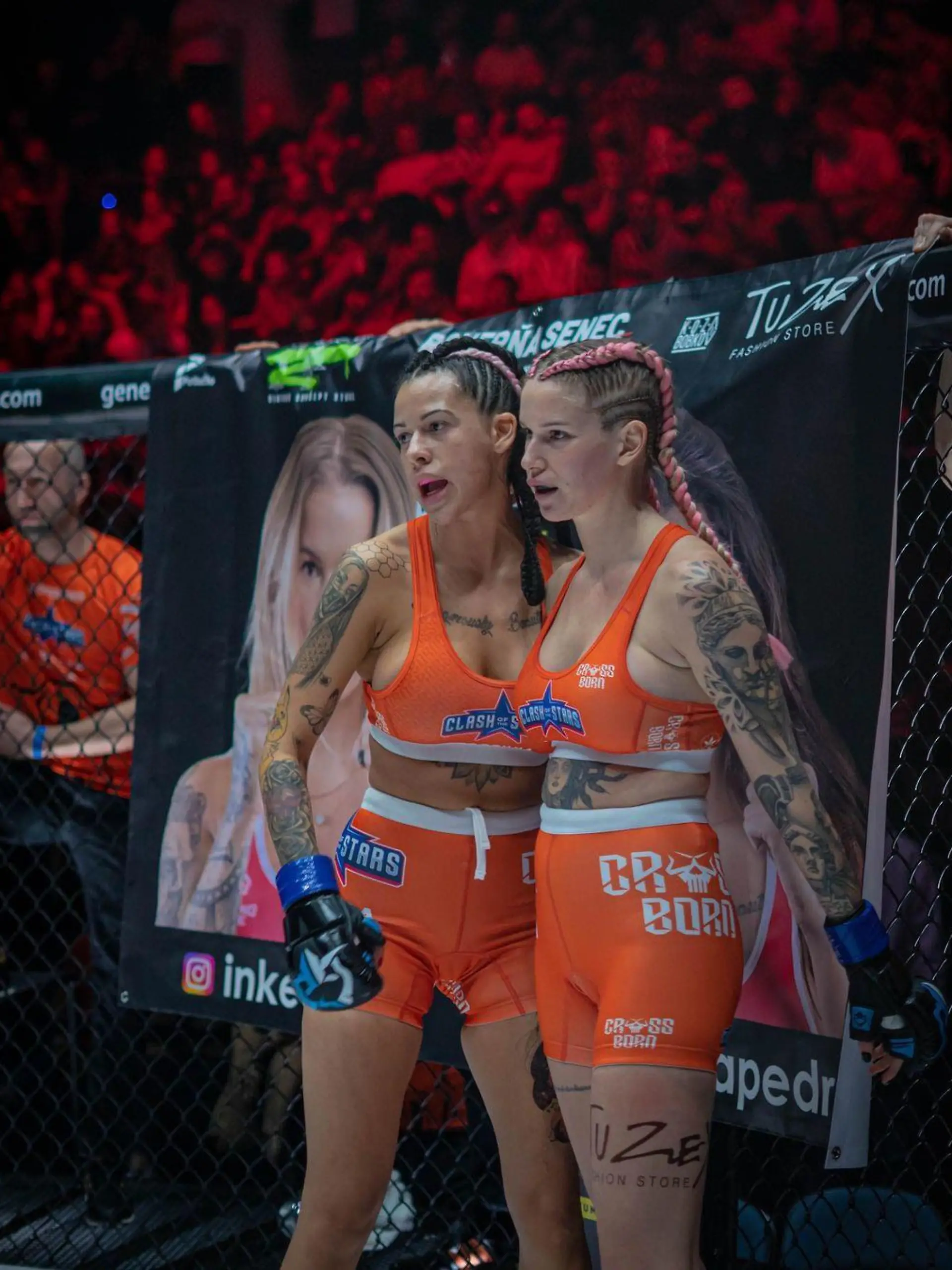 MMA-Kämpferinnen Inked Dory und Karina Pedro ziehen beim „Clash of the Stars“ blank.