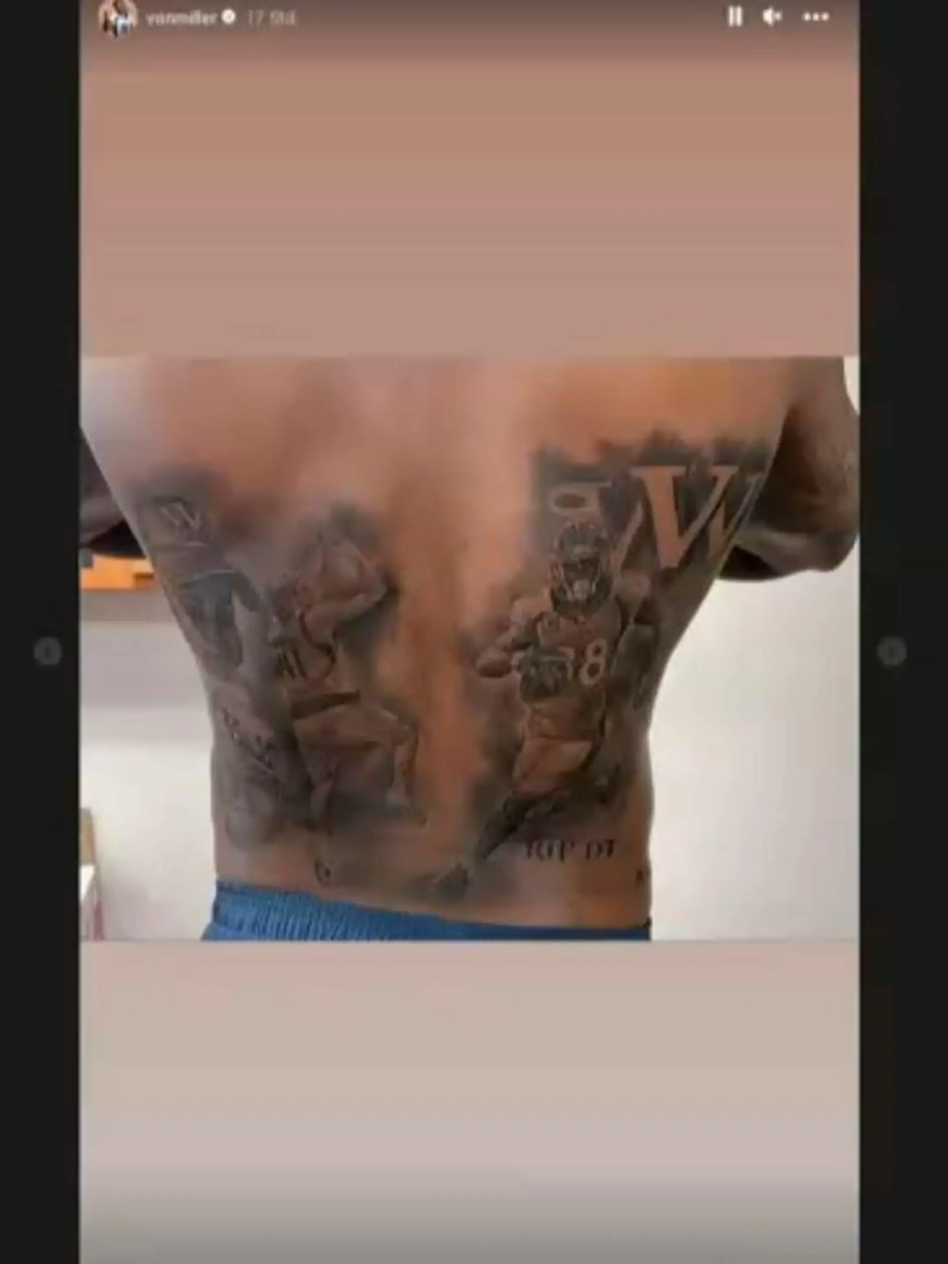 Von Miller hat sich seinen verstrobenen Freund Teamkollegen Demaryius Thomas auf den Rücken tätowieren lassen.