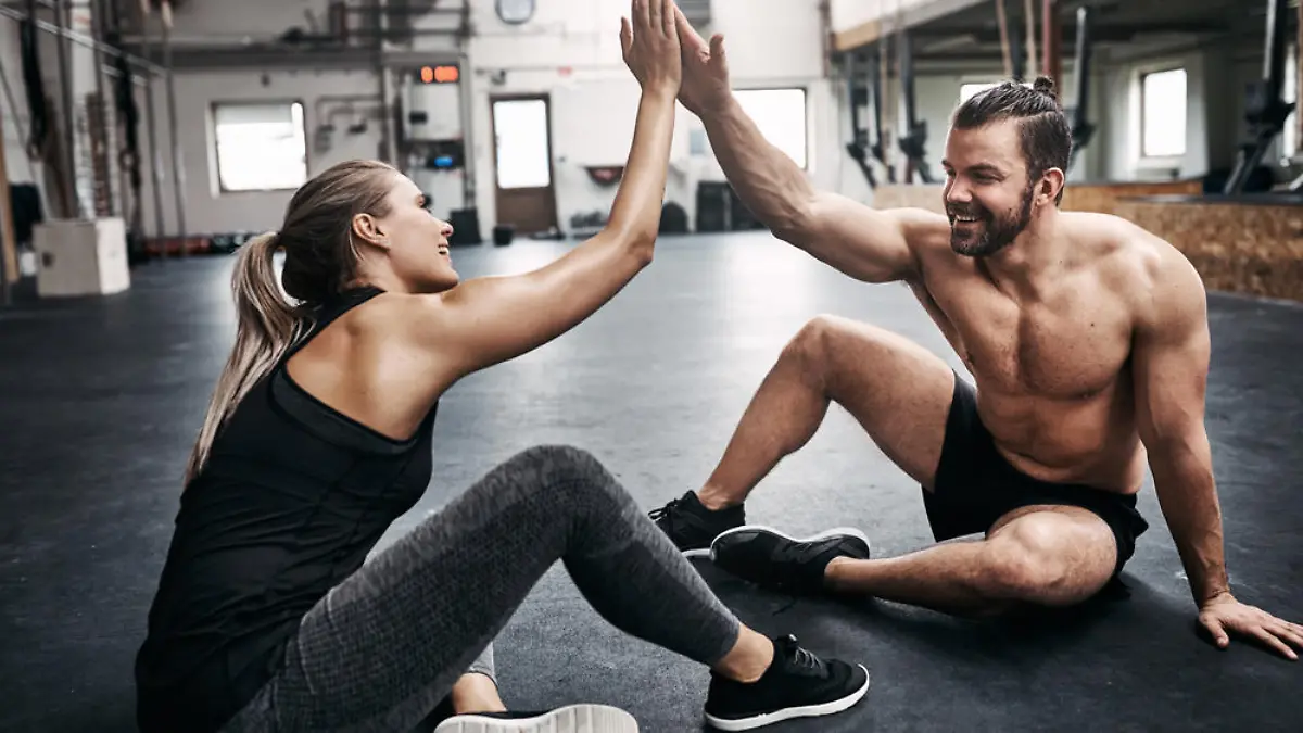Diese Pärchen-Workouts für zu Hause halten in der Quarantäne fit