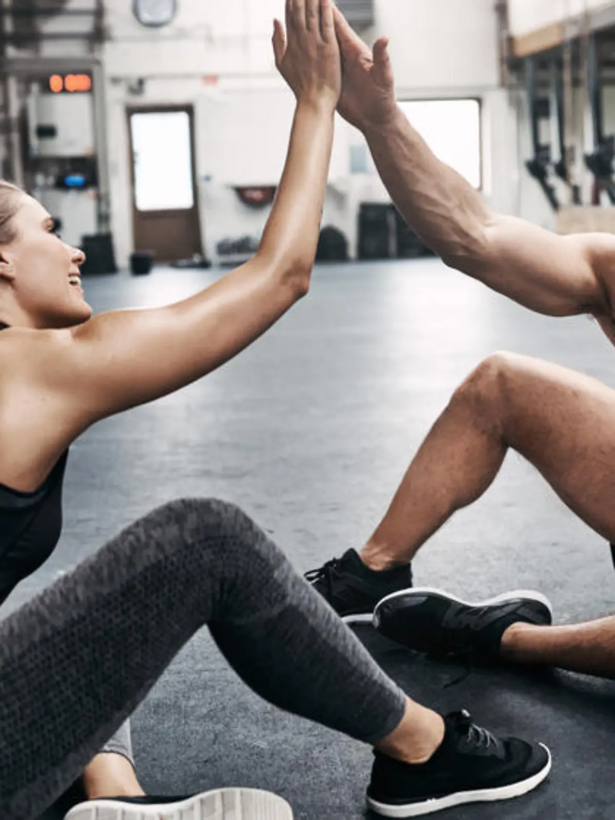 Diese Pärchen-Workouts für zu Hause halten in der Quarantäne fit