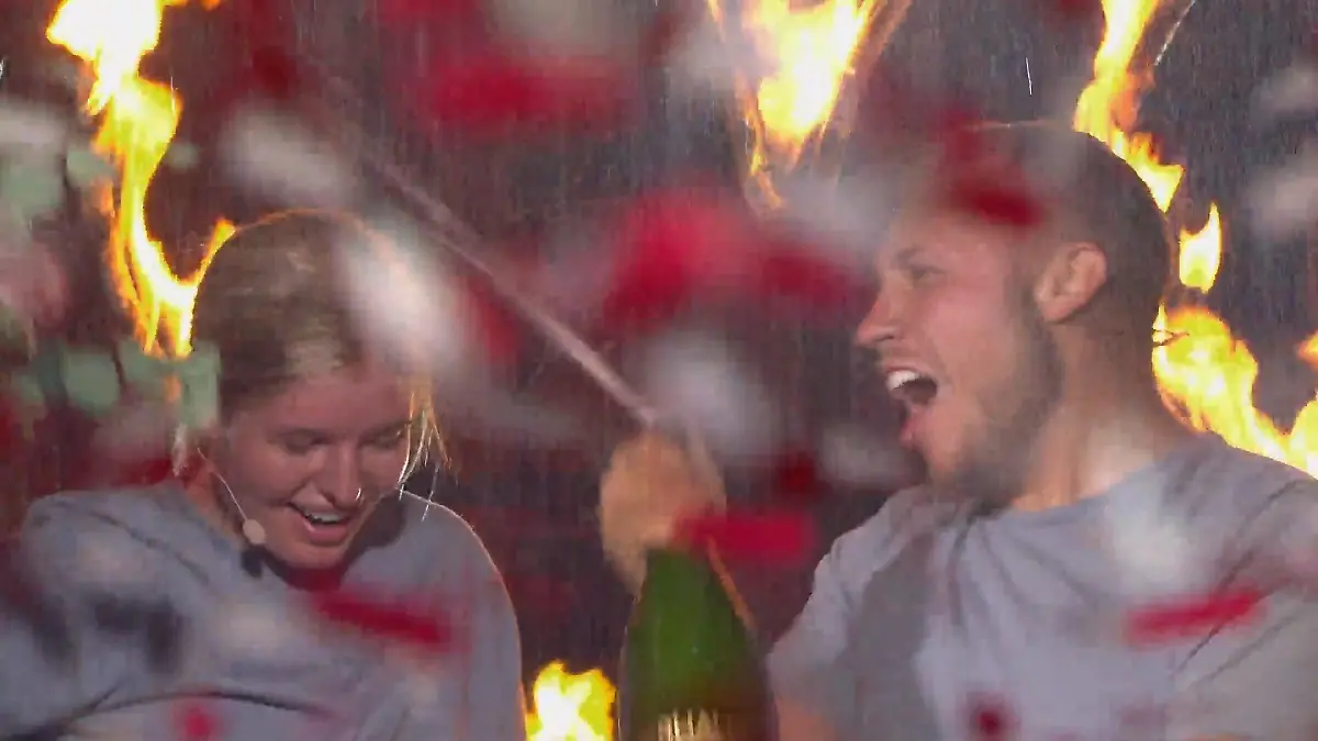 "Bauer sucht Frau"-Stars gewinnen Sommerhaus-Finale Als Patrick Romer Freundin Antonia mit Füßen trat