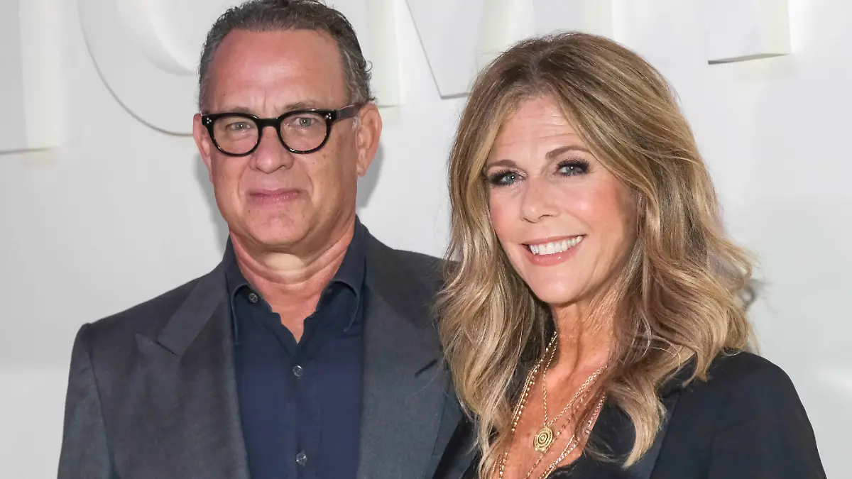 ARCHIV - 05.09.2018, USA, New York: Tom Hanks, US-Schauspieler und Rita Wilson auf der New York Fashion Week. Hanks und seine Ehefrau Wilson befinden sich nach einer Behandlung wegen Covid-19 nun zu Hause in Selbstisolierung. Foto: Brent N. Clarke/Invision/dpa +++ dpa-Bildfunk +++