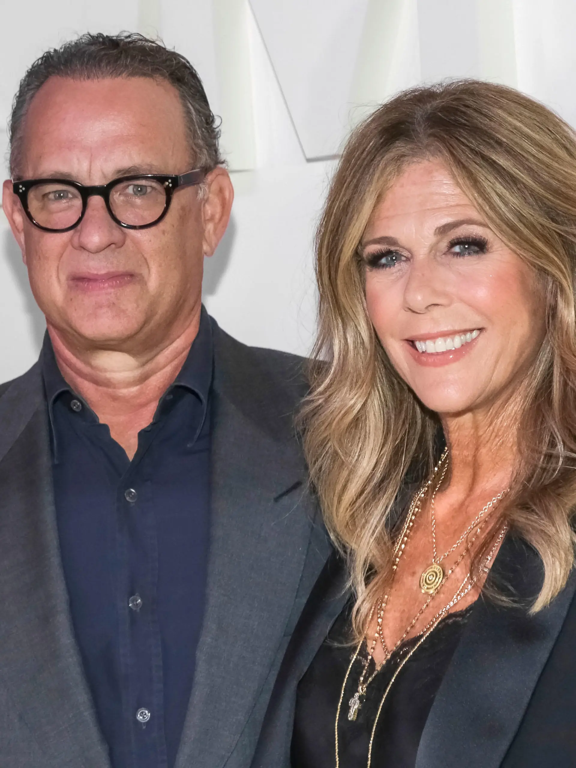 ARCHIV - 05.09.2018, USA, New York: Tom Hanks, US-Schauspieler und Rita Wilson auf der New York Fashion Week. Hanks und seine Ehefrau Wilson befinden sich nach einer Behandlung wegen Covid-19 nun zu Hause in Selbstisolierung. Foto: Brent N. Clarke/Invision/dpa +++ dpa-Bildfunk +++