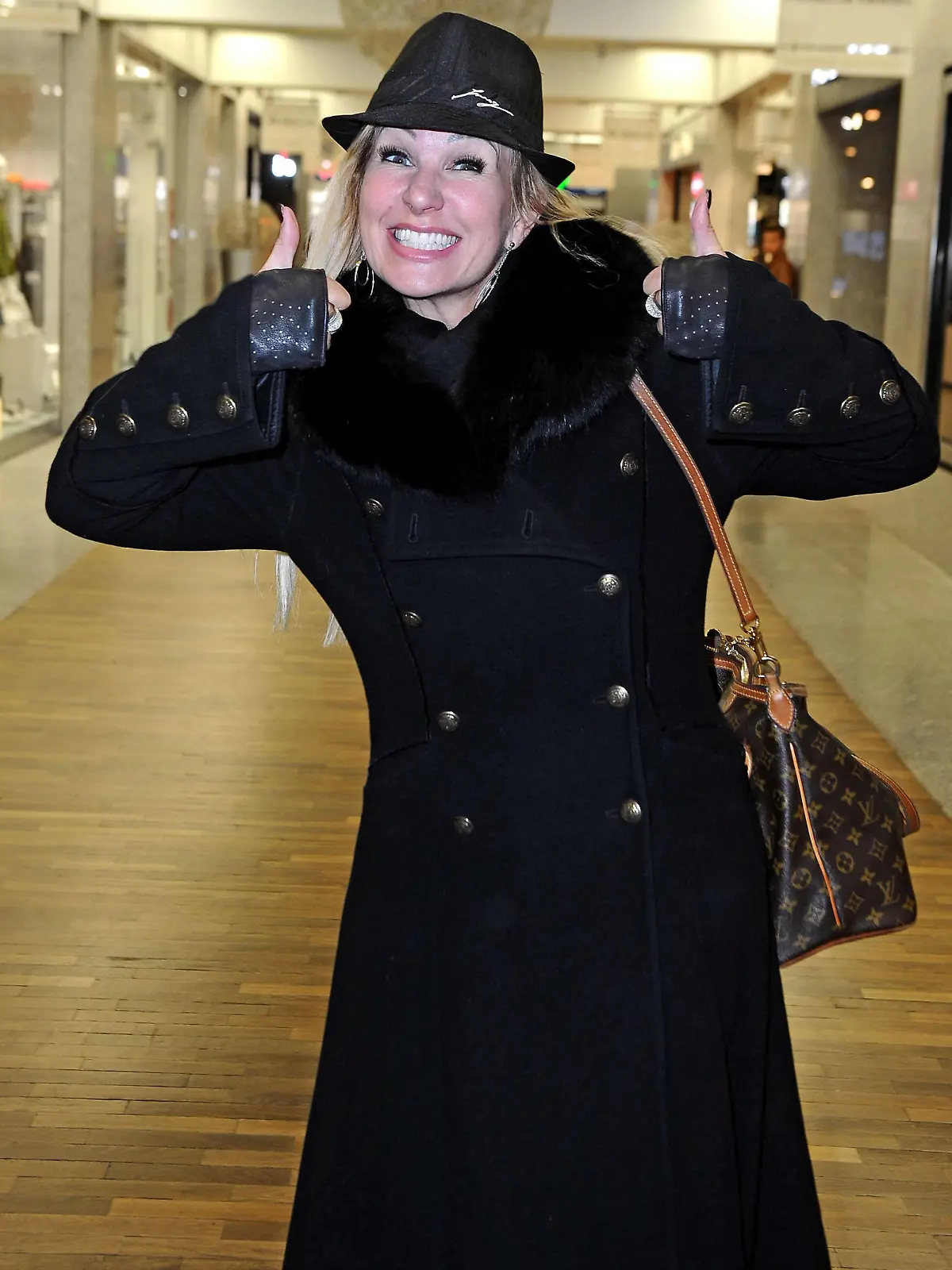  RTL - Dschungelcamp 2020. Claudia Norberg anläßlich der Ankunft der Kandidaten der RTL - Sendung Ich bin ein Star - holt mich hier raus vom Dschungel-Camp 2020 am 28.01.2020 auf dem Flughafen Frankfurt / Main. 20200128MWI18364 *** RTL Dschungelcamp 2020 Claudia Norberg on the occasion of the arrival of the candidates of the RTL show Ich bin ein Star holt mich hier raust mich vom Dschungel Camp 2020 on 28 01 2020 at Frankfurt Airport 20200128MWI18364