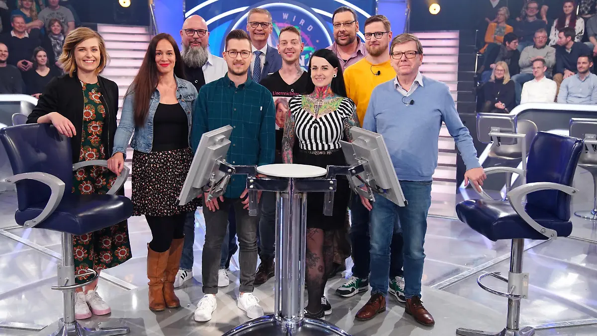 Achtung! Sperrfrist für alle Medien bis Mo., 30.03.2020, 22:15 Uhr!
Moderator Günther Jauch mit seinen heutigen Kandidaten (v.l.) Lella Stephan, Kim Thiel, Sven Graue, André Krzykowski, Marcus Zech, Sina Warneke, René Frauenkron, Alexander Rost, Peter Dapper
Die Verwendung des sendungsbezogenen Materials ist nur mit dem Hinweis und Verlinkung auf TVNOW gestattet.