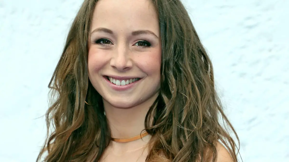 ARD - Immer wieder Sonntags. Sängerin Oonagh ( Senta-Sofia Delliponti ) während der ARD - Unterhaltungsshow Immer wieder Sonntags am 02.07.2017 im Europapark Rust.

ARD Always again Sundays Singer Oonagh Senta Sofia Delliponti during the ARD Entertainment show Always again Sundays at 02 07 2017 in Europa Park Rust  