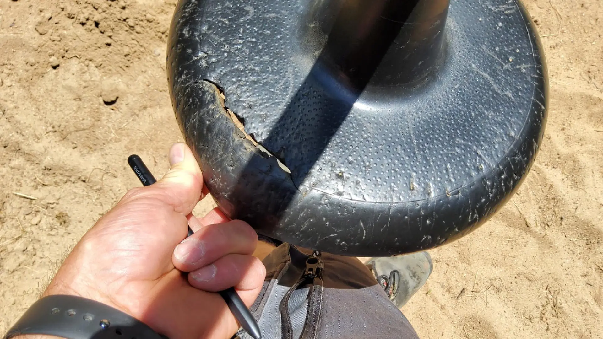 Zerstörter Seilbahnsitz auf Spielplatz
