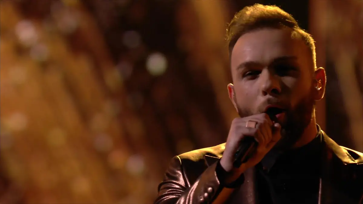 Joshua Tappe singt "Ich lass für dich das Licht an" Gefühlvoller DSDS-Auftritt in 3. Liveshow