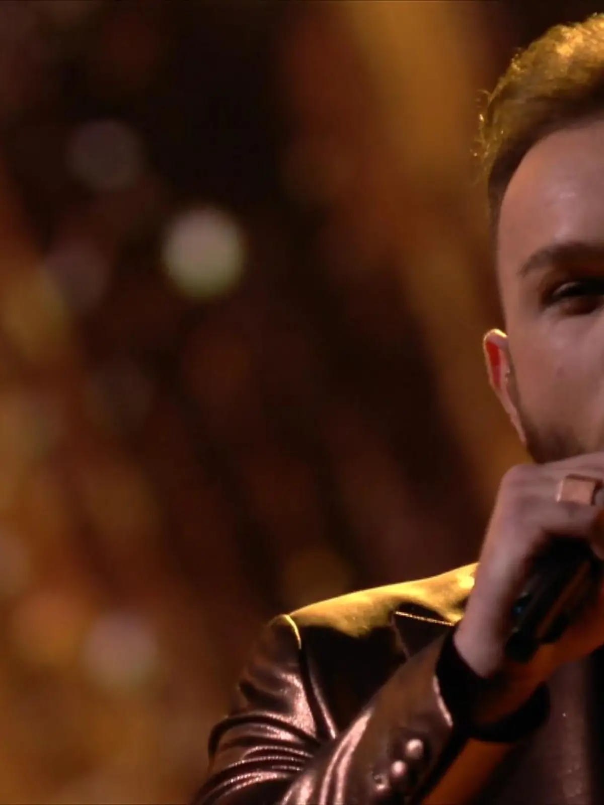 Bild zu: "Joshua Tappe singt "Ich lass für dich das Licht an""