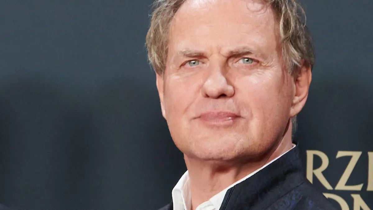 02.03.2020, Berlin: Die Schauspieler Andre M. Hennicke (l) und Uwe Ochsenknecht kommen zur Weltpremiere ihres Filmes "Narziss und Goldmund" in den Zoo Palast. Foto: Annette Riedl/dpa +++ dpa-Bildfunk +++