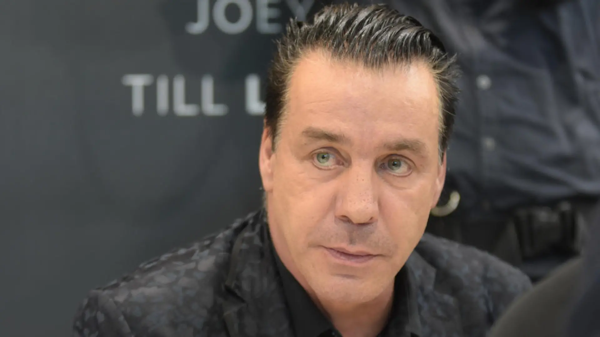 "Es geht ihm besser": Till Lindemann negativ auf Coronavirus getestet