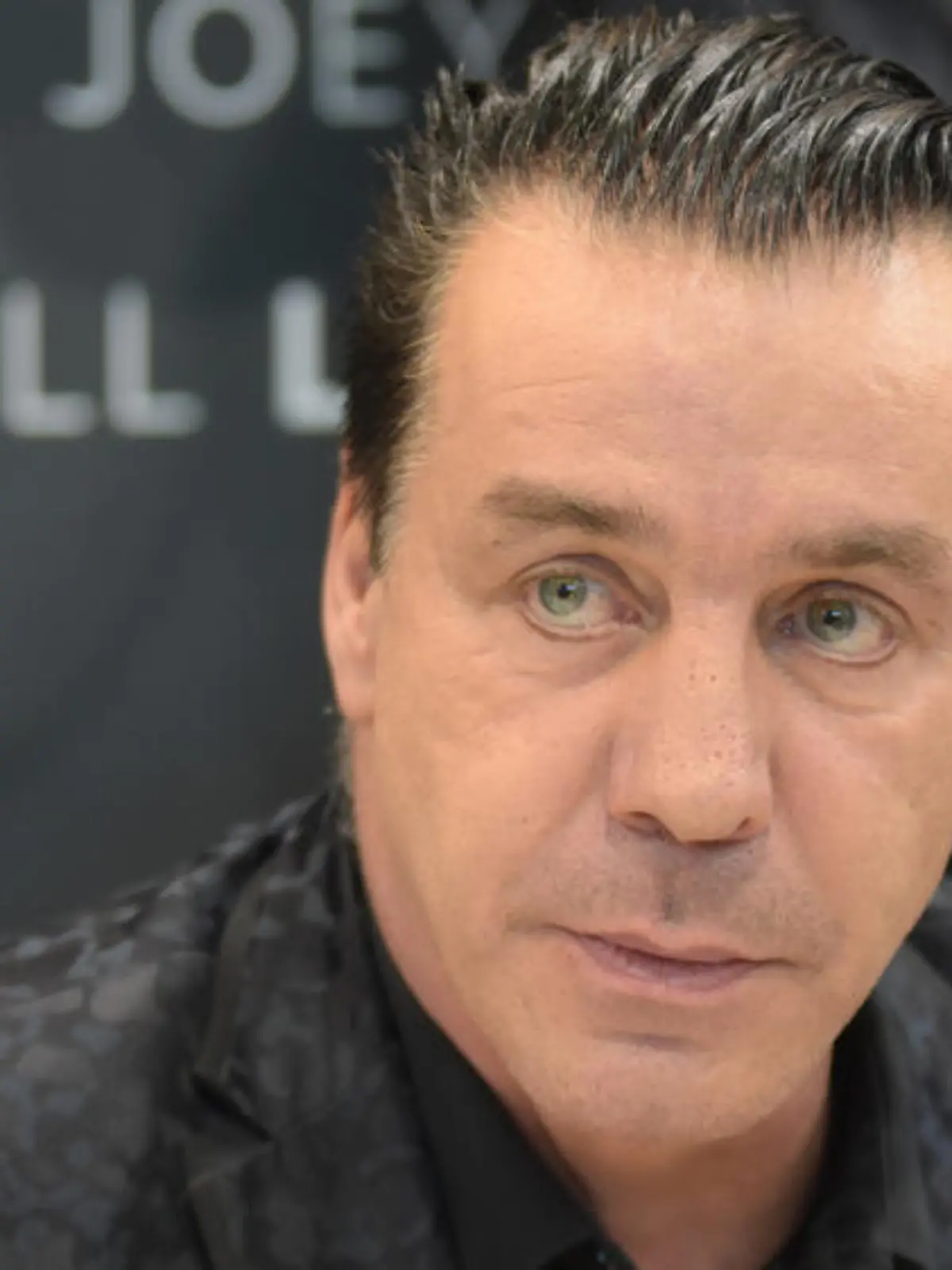 "Es geht ihm besser": Till Lindemann negativ auf Coronavirus getestet