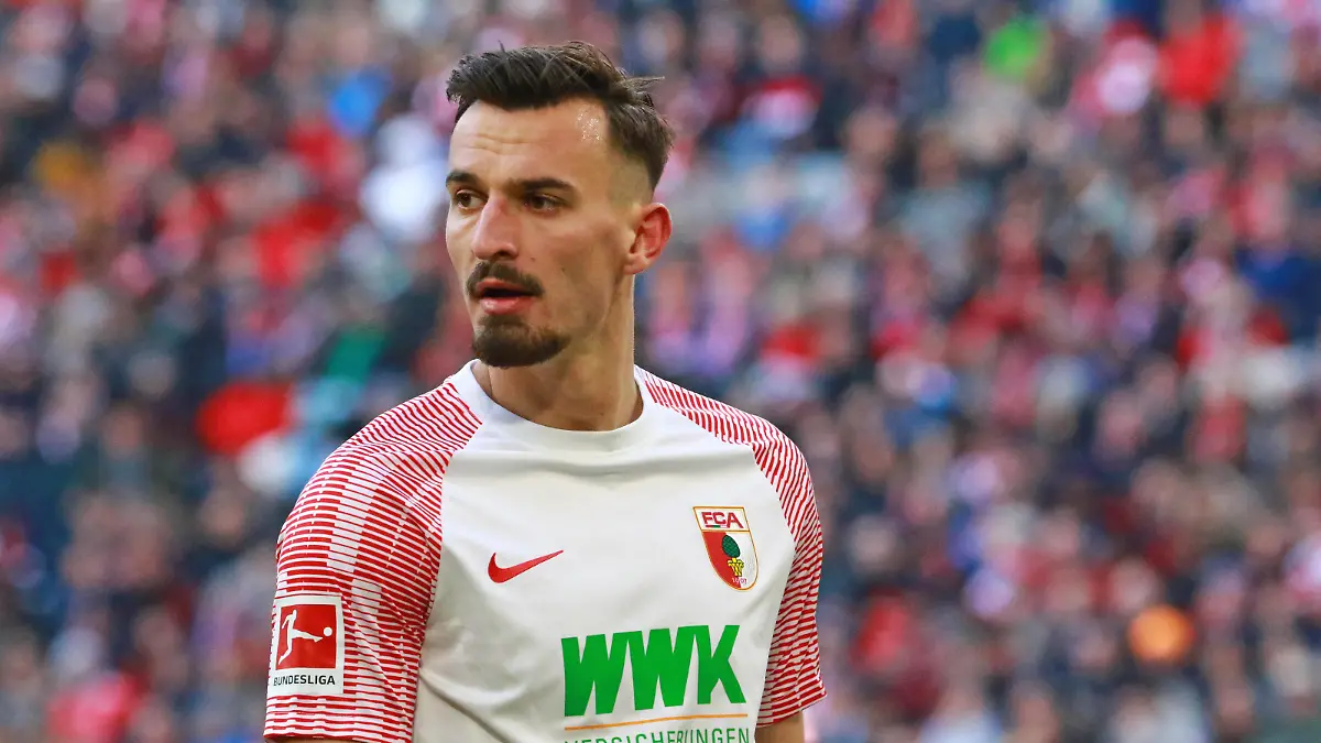 11 Mergim Berisha FC Augsburg Portraet, Portrait, Fussball / 1. BL / FC Bayern Muenchen - FC Augsburg / 11.03.2023 / Allianz Arena / FOTO: Mladen Lackovic / LakoPress *** 11 Mergim Berisha FC Augsburg Portraet, Portrait, Football 1 BL FC Bayern Muenchen FC Augsburg 11 03 2023 Allianz Arena PHOTO Mladen Lackovic LakoPress