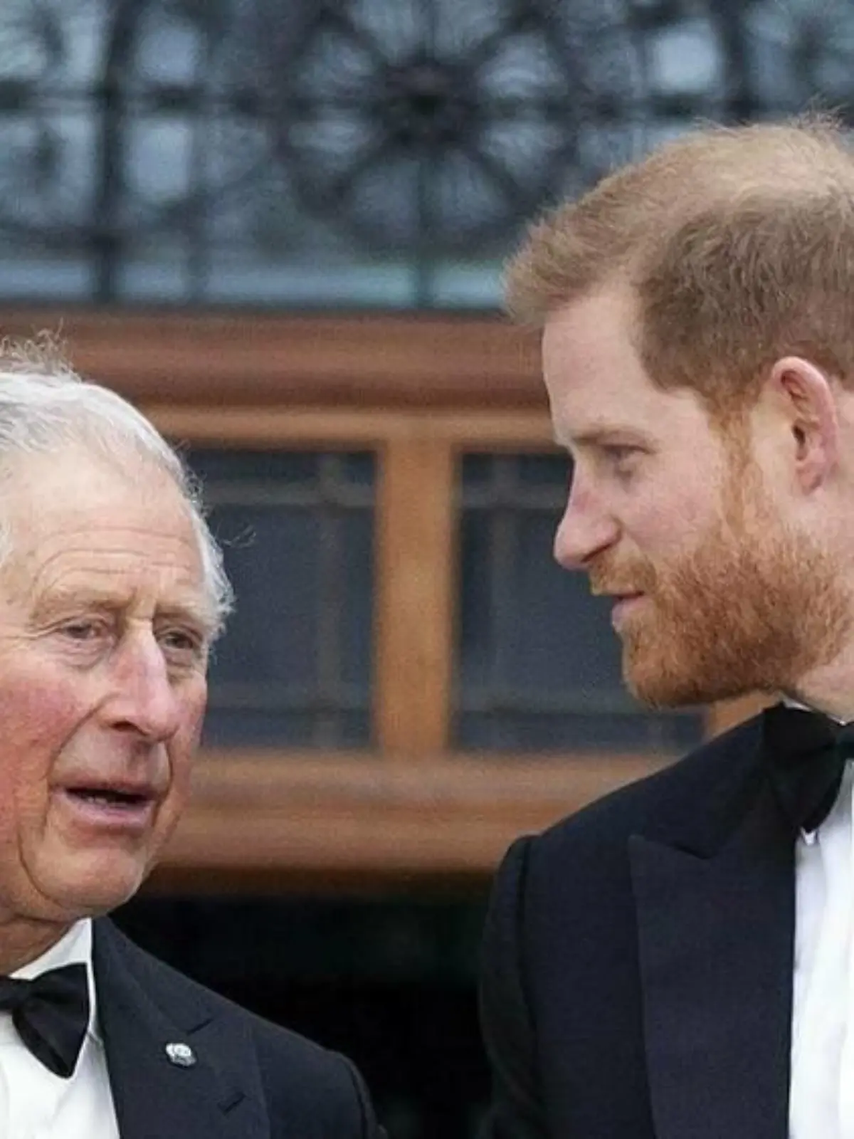 Darf Prinz Harry nicht zu seinem kranken Vater?