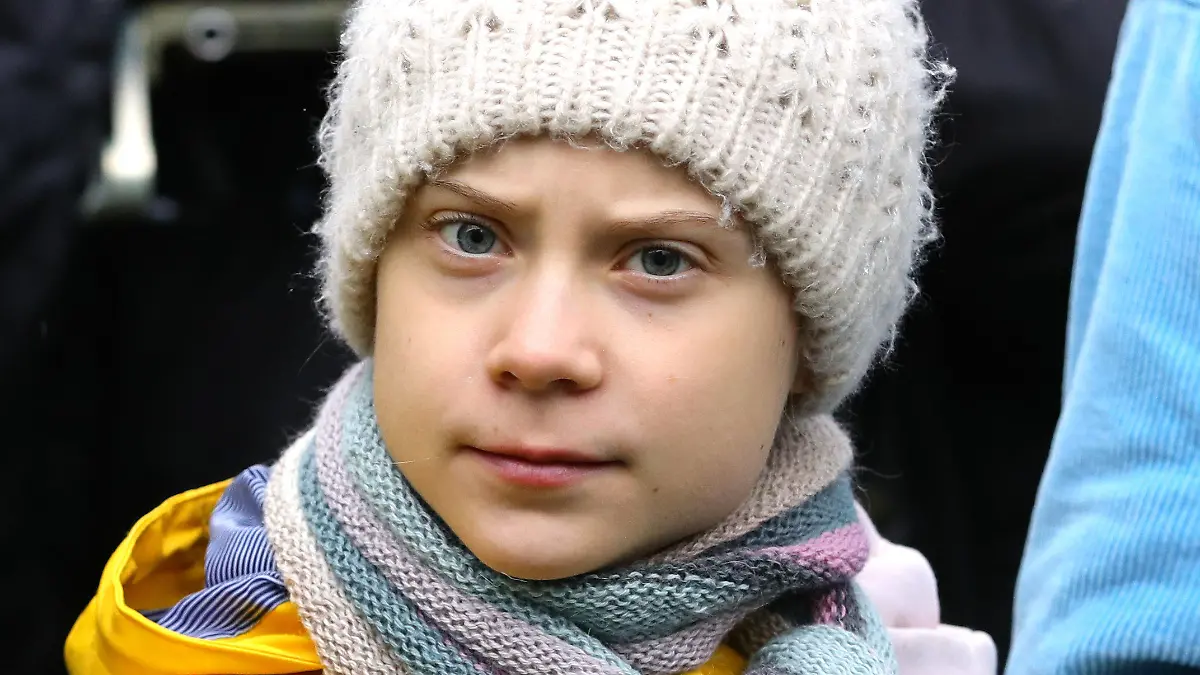 28.02.2020, Großbritannien, Bristol: Greta Thunberg, Klimaschutzaktivistin aus Schweden, nimmt an einem Klima-Streik teil und unterstützt damit die Aktivisten der Gruppe Youth Strike for Climate (BYS4C) am College Green in Bristol. (zu dpa "Greta Thunberg zur Corona-Krise: An Expertenratschläge halten" am 11.03.2020) Foto: Aaron Chown/PA Wire/dpa +++ dpa-Bildfunk +++
