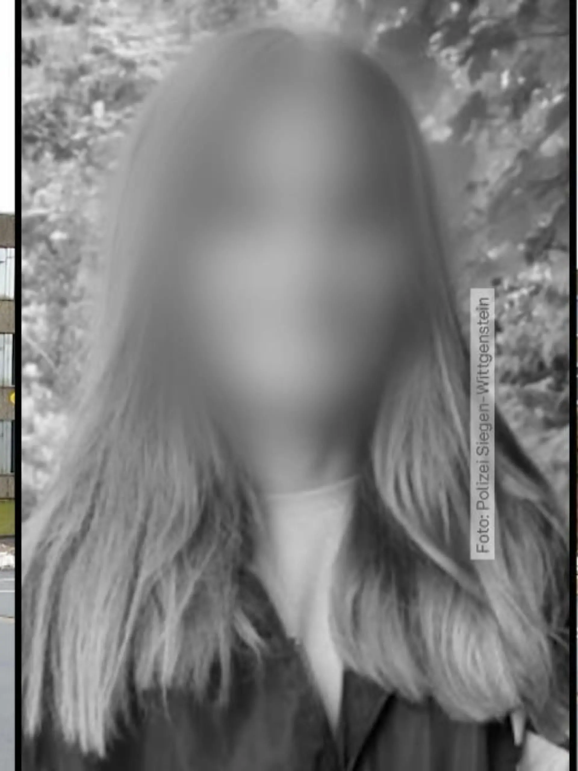Ganz Freudenberg ist wie gelähmt. Dass mitten in dem Örtchen ein derart grausames Verbrechen passieren könnte, das hätte wohl niemand gedacht. Ein junges Mädchen, gerade einmal zwölf Jahre alt wurde erstochen und dann einfach am Radweg liegengelassen. Es ist Luise, eine Schülerin, die kurz vor ihrem Tod noch mit ihrer besten Freundin auf der Straße gespielt haben soll – das eine Anwohnerin RTL.